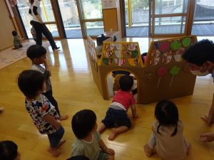 段ボール遊び