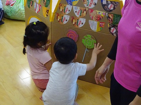 段ボール遊び