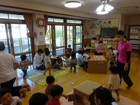 段ボール遊び