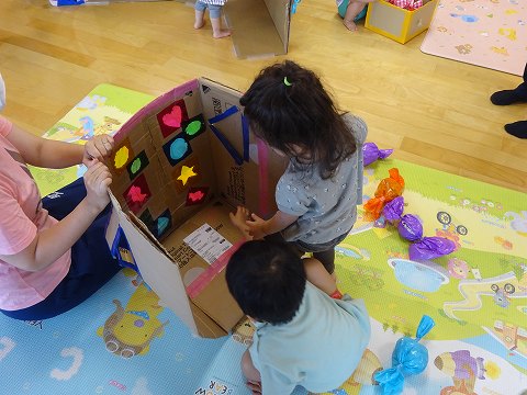 段ボール遊び
