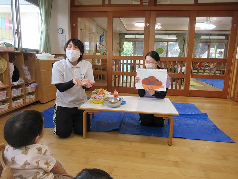 パン粉遊び