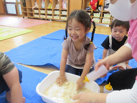 パン粉遊び
