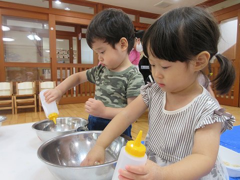 パン粉遊び