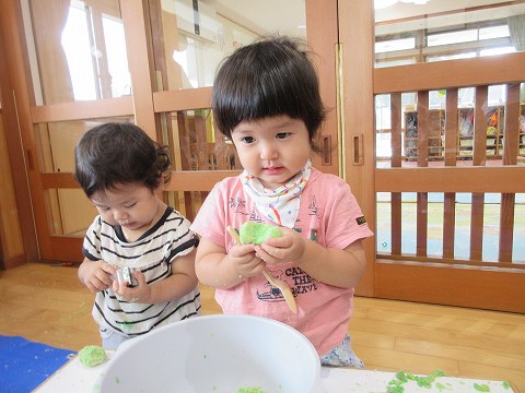 パン粉遊び