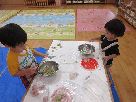 パン粉遊び